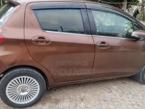 Toyota Yaris 2012 Brown