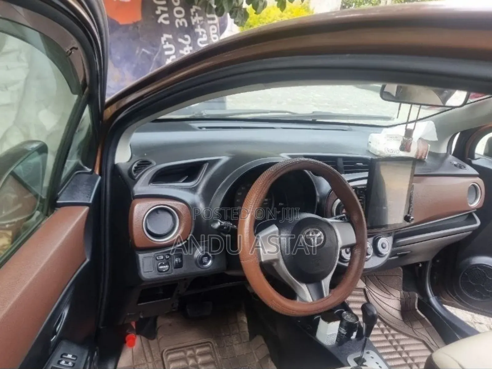 Toyota Yaris 2012 Brown