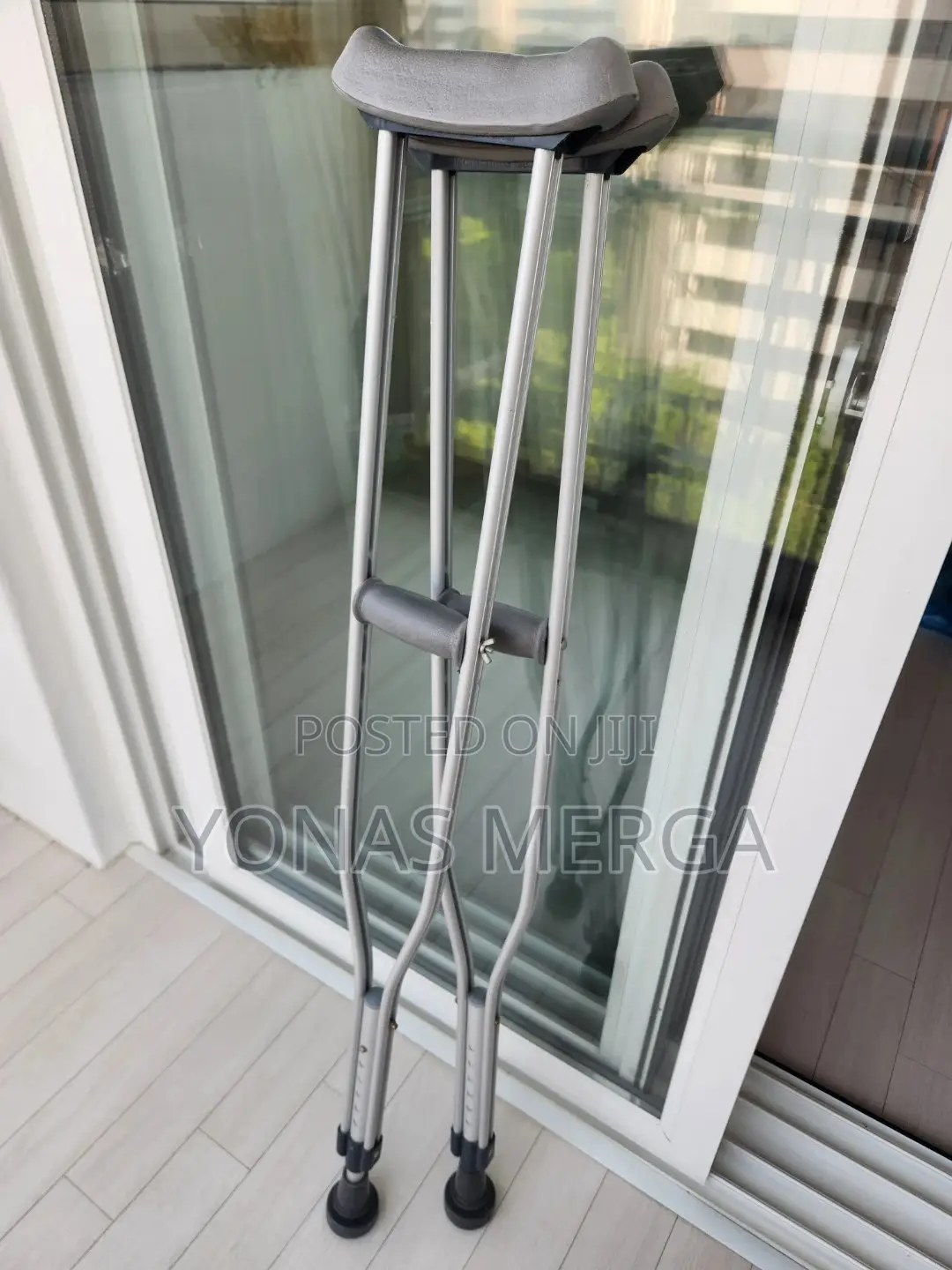 Crutches年台axillary Crutche聒鄫mobility Aid,Aluminum,Grey,4ft H,Pr