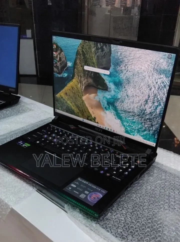 New Laptop MSI Raider GE68HX 13VI-202US 32GB Intel Core i9 SSD 512GB