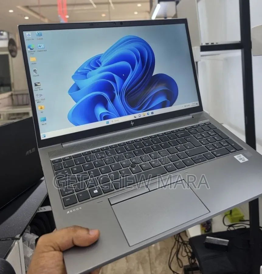 New Laptop HP ZBook 15 16GB Intel Core i7 SSD 512GB