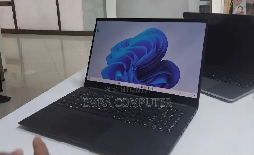 New Laptop Asus 16GB Intel Core i9 SSD 512GB