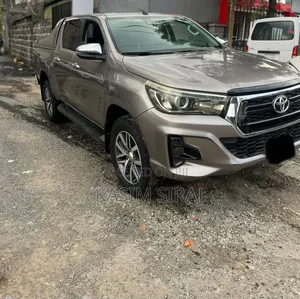 Toyota Hilux 2017 Gray