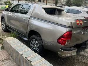 Toyota Hilux 2017 Gray