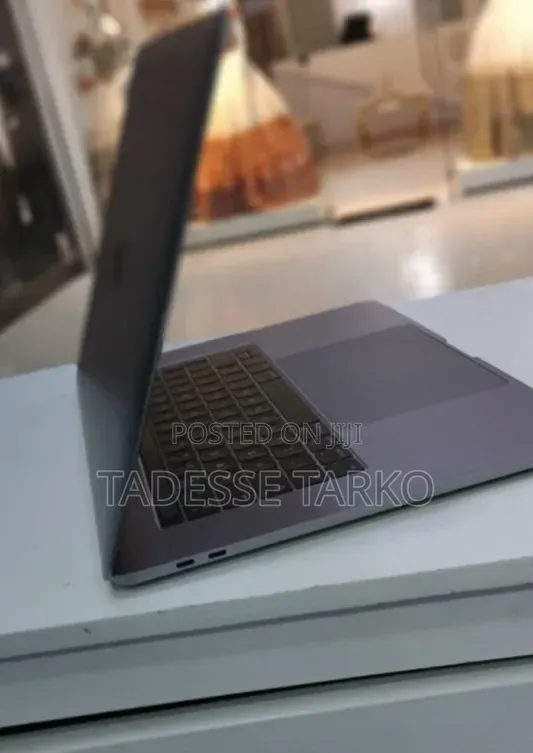 New Laptop Apple MacBook Pro 2017 16GB Intel Core i7 SSD 512GB