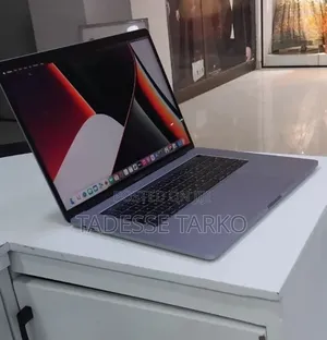 New Laptop Apple MacBook Pro 2017 16GB Intel Core i7 SSD 512GB