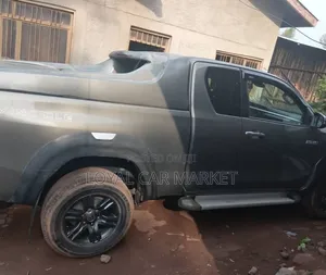 Toyota Hilux 2021 Gray