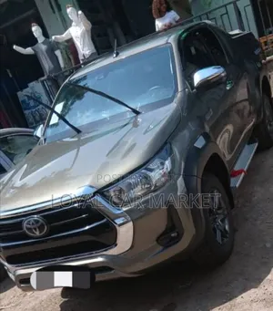 Toyota Hilux 2021 Gray