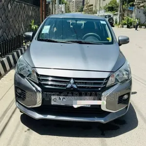 Mitsubishi Attrage 2022 Silver