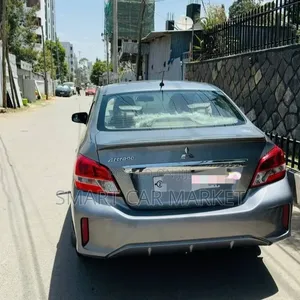 Mitsubishi Attrage 2022 Silver