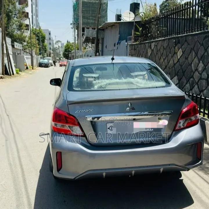 Mitsubishi Attrage 2022 Silver