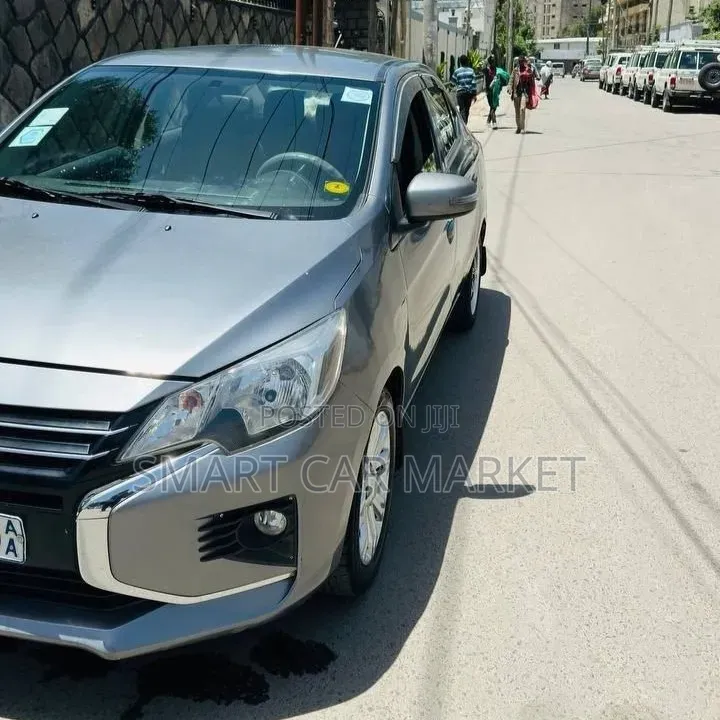 Mitsubishi Attrage 2022 Silver