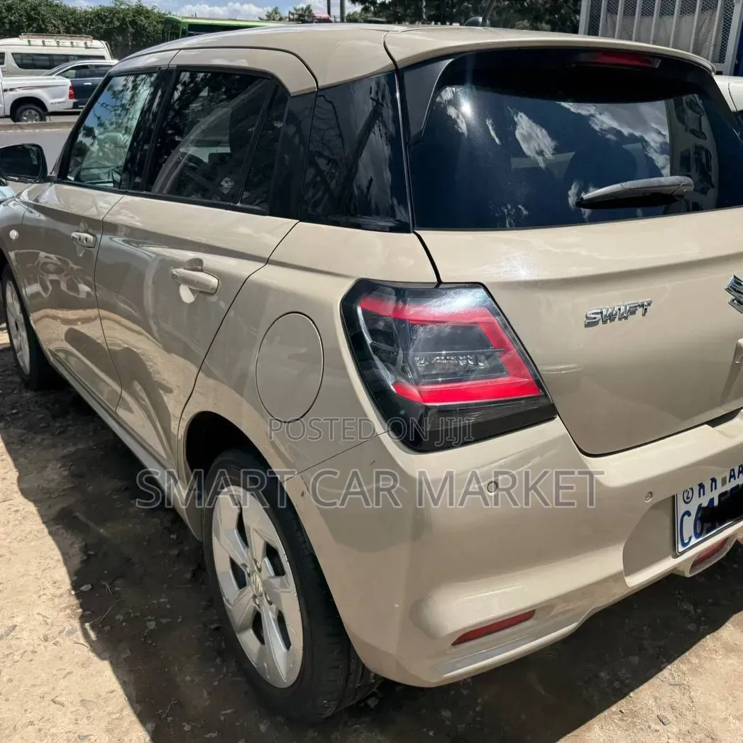 Suzuki Swift 2024 White