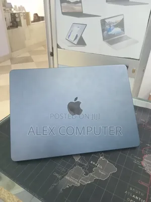 New Laptop Apple MacBook Air 2022 M2 16GB Apple M2 SSD 512GB