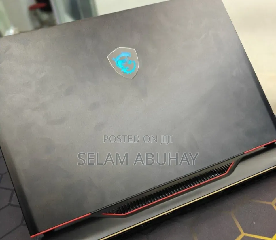 New Laptop MSI Raider 18 HX AI A2XW 16GB Intel Core i9 SSD 1T