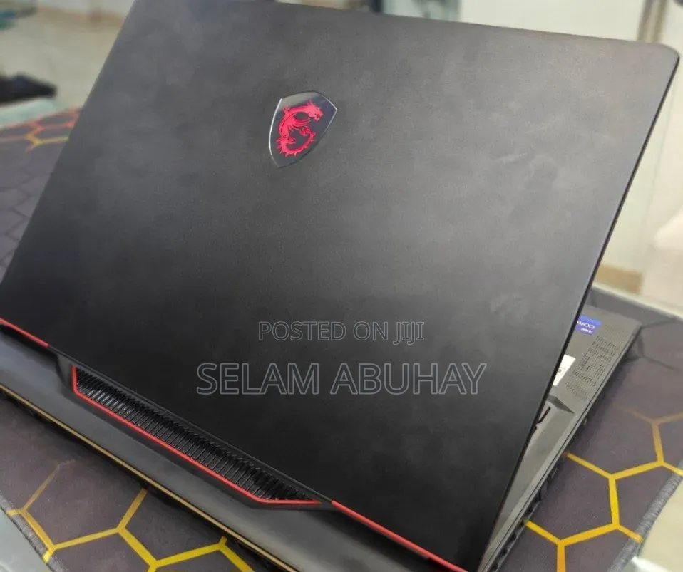 New Laptop MSI Raider 18 HX AI A2XW 16GB Intel Core i9 SSD 1T