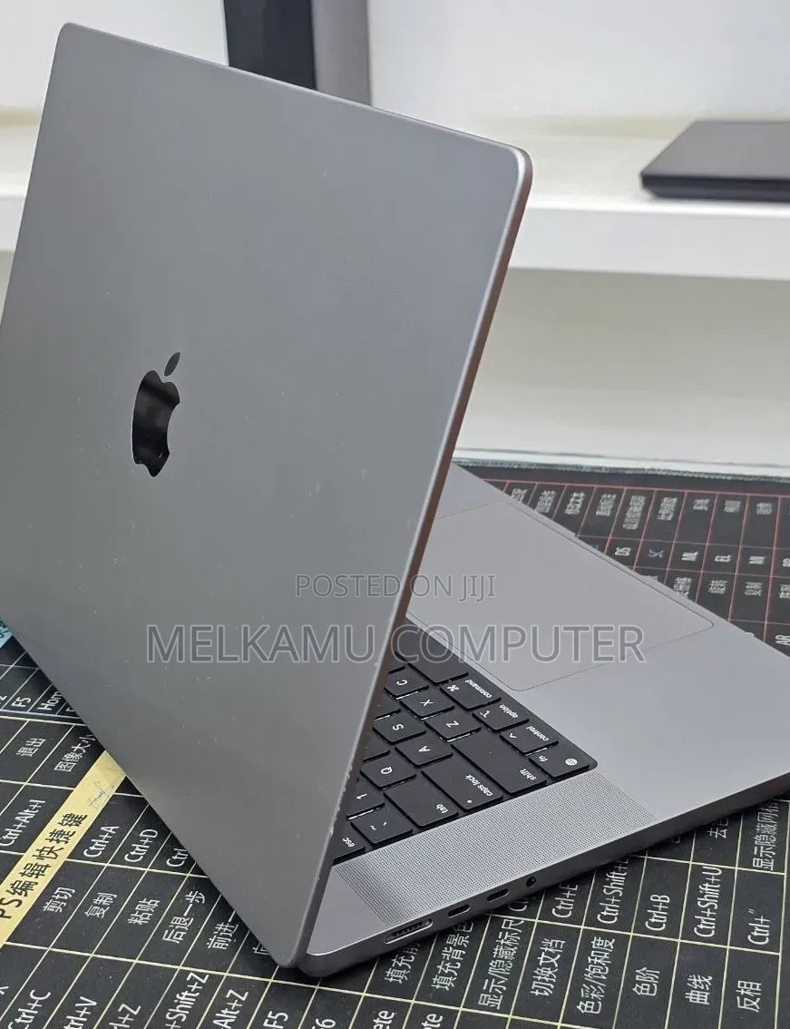 New Laptop Apple MacBook Pro 2021 M1 Max 32GB Apple M1 SSD 1T