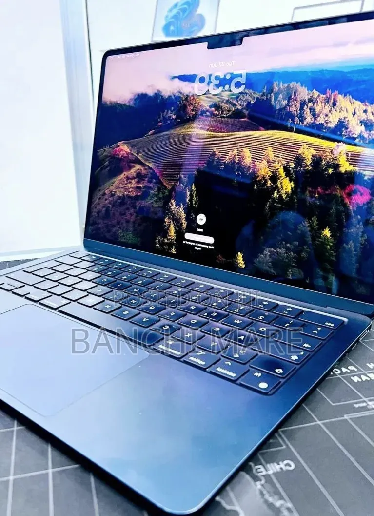 New Laptop Apple MacBook Air 2022 M2 16GB Apple M2 SSD 512GB