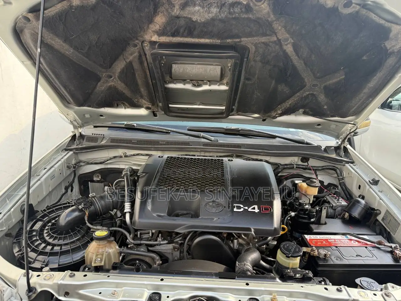 Toyota Hilux 2.5 D-4D 4X4 SRX 2010 Gold