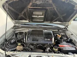 Toyota Hilux 2.5 D-4D 4X4 SRX 2010 Gold