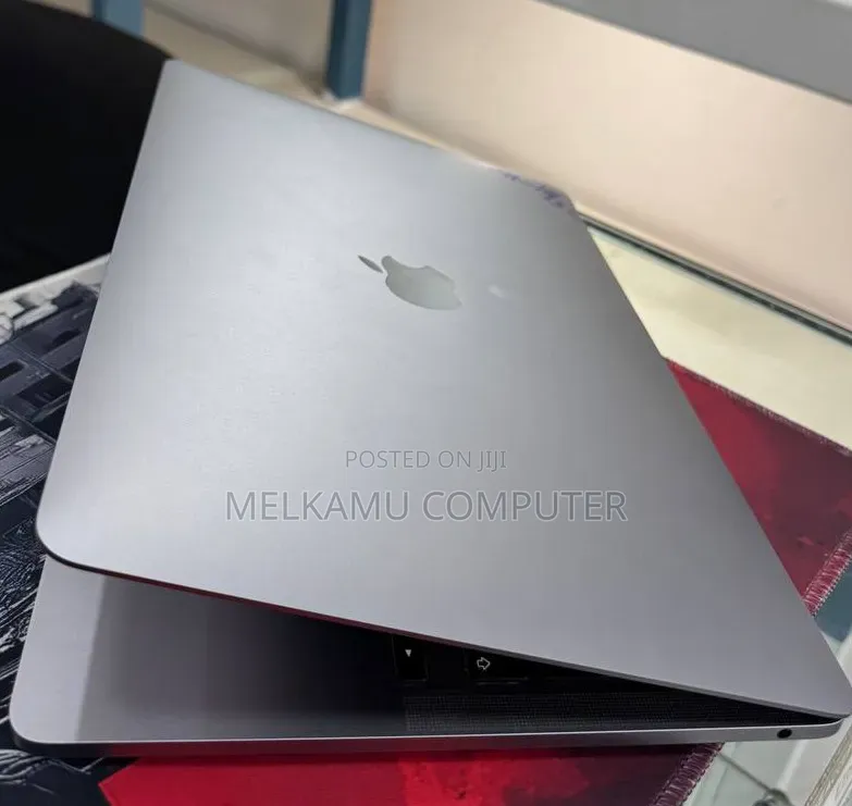 New Laptop Apple MacBook Pro 16GB Apple M1 SSD 512GB