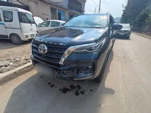 Toyota Fortuner 2022 Gray