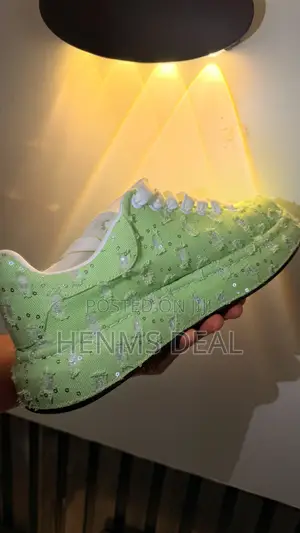 Canvas Sneaker