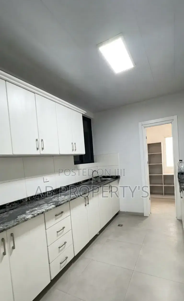 Furnished 3bdrm Apartment in ሲኤምሲ ሚካኤል, Yeka for sale