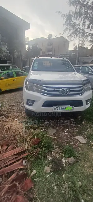 Toyota Hilux 2017 White