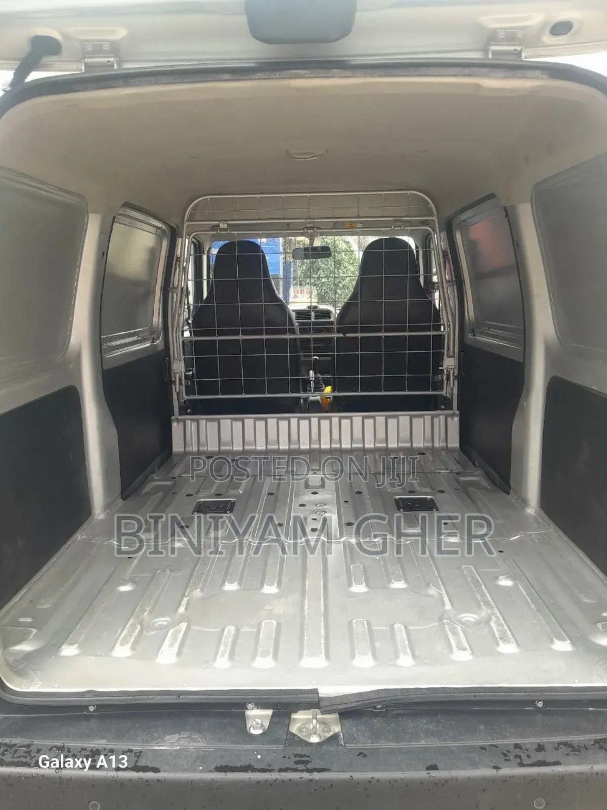 Suzuki Eeco 2024 Silver