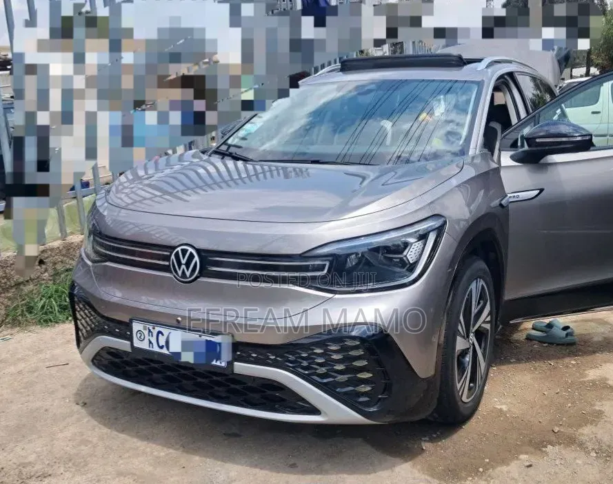 Volkswagen ID.6 2024 Gold