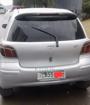 Toyota Vitz 2002 Silver