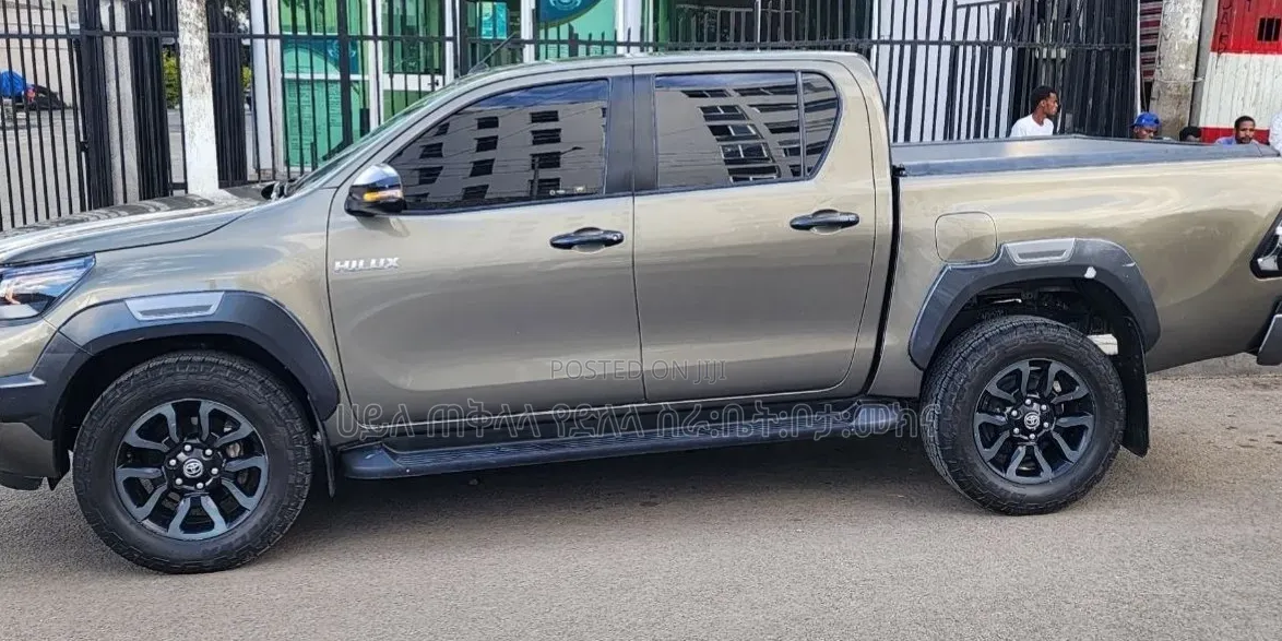 Toyota Hilux 2021 Gray