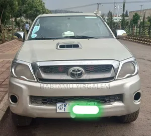 Toyota Hilux 2009 Gold
