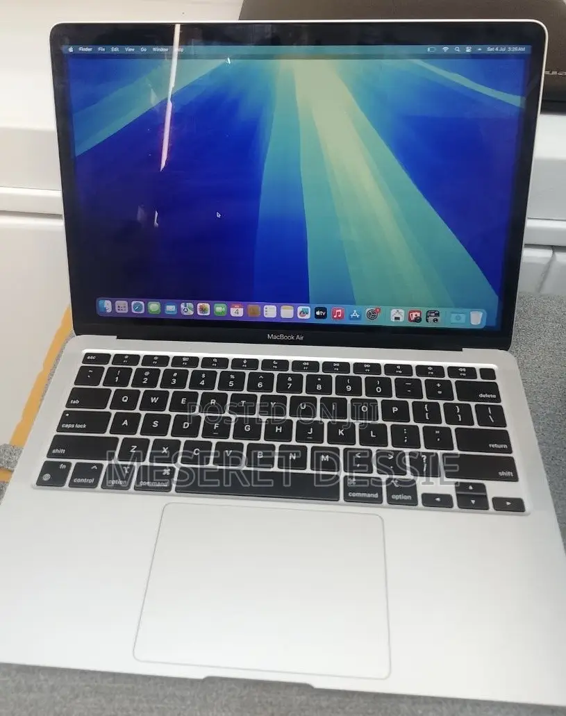 New Laptop Apple 8GB Apple M1 Pro SSD 256GB