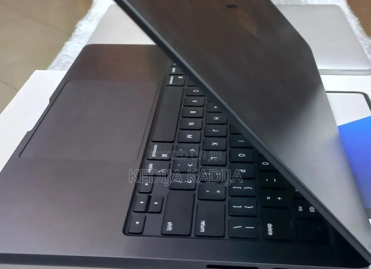 New Laptop Apple MacBook Pro 16GB Apple M5 SSD 512GB