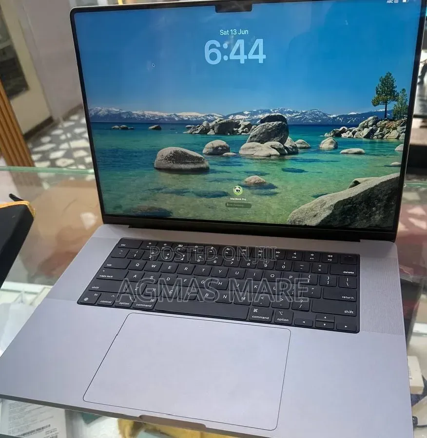 New Laptop Apple MacBook Pro 2021 M1 32GB Apple M1 Pro SSD 512GB