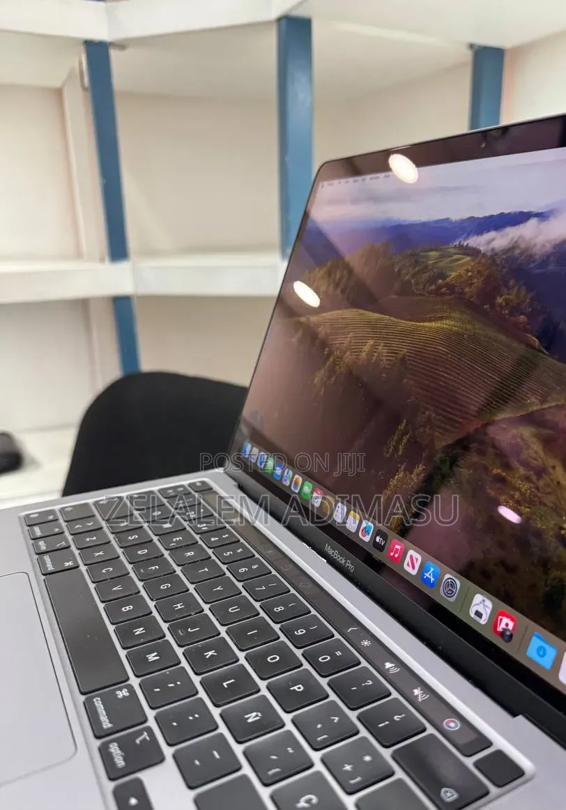 New Laptop Apple MacBook Pro 2021 M1 16GB Apple M1 SSD 512GB