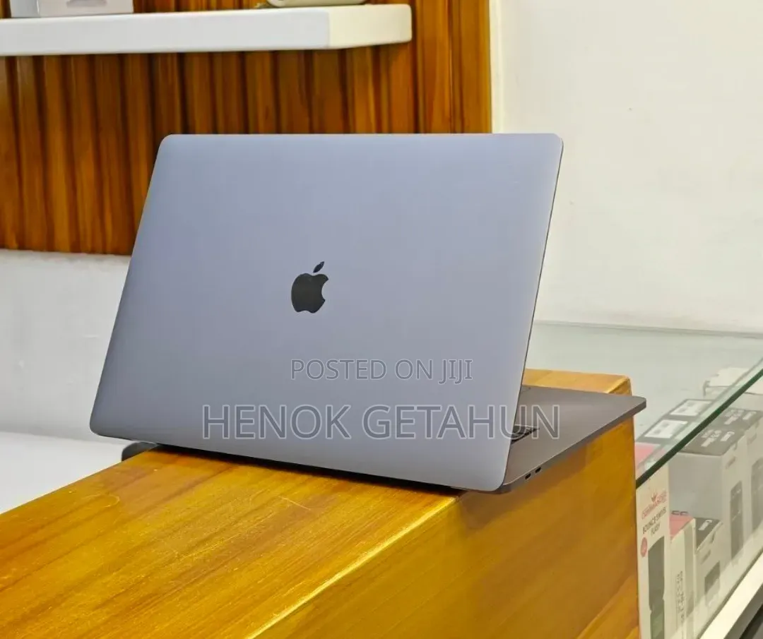 New Laptop Apple MacBook Pro 2018 32GB Intel SSD 2T
