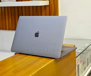 New Laptop Apple MacBook Pro 2018 32GB Intel SSD 2T