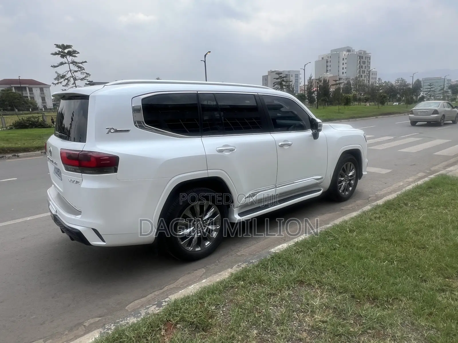 Toyota Land Cruiser LC300 2022 White