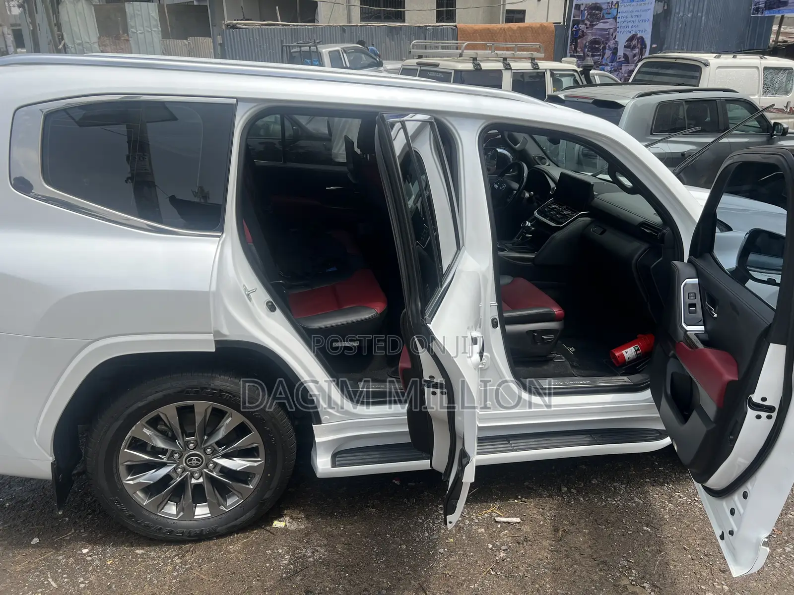 Toyota Land Cruiser LC300 2022 White