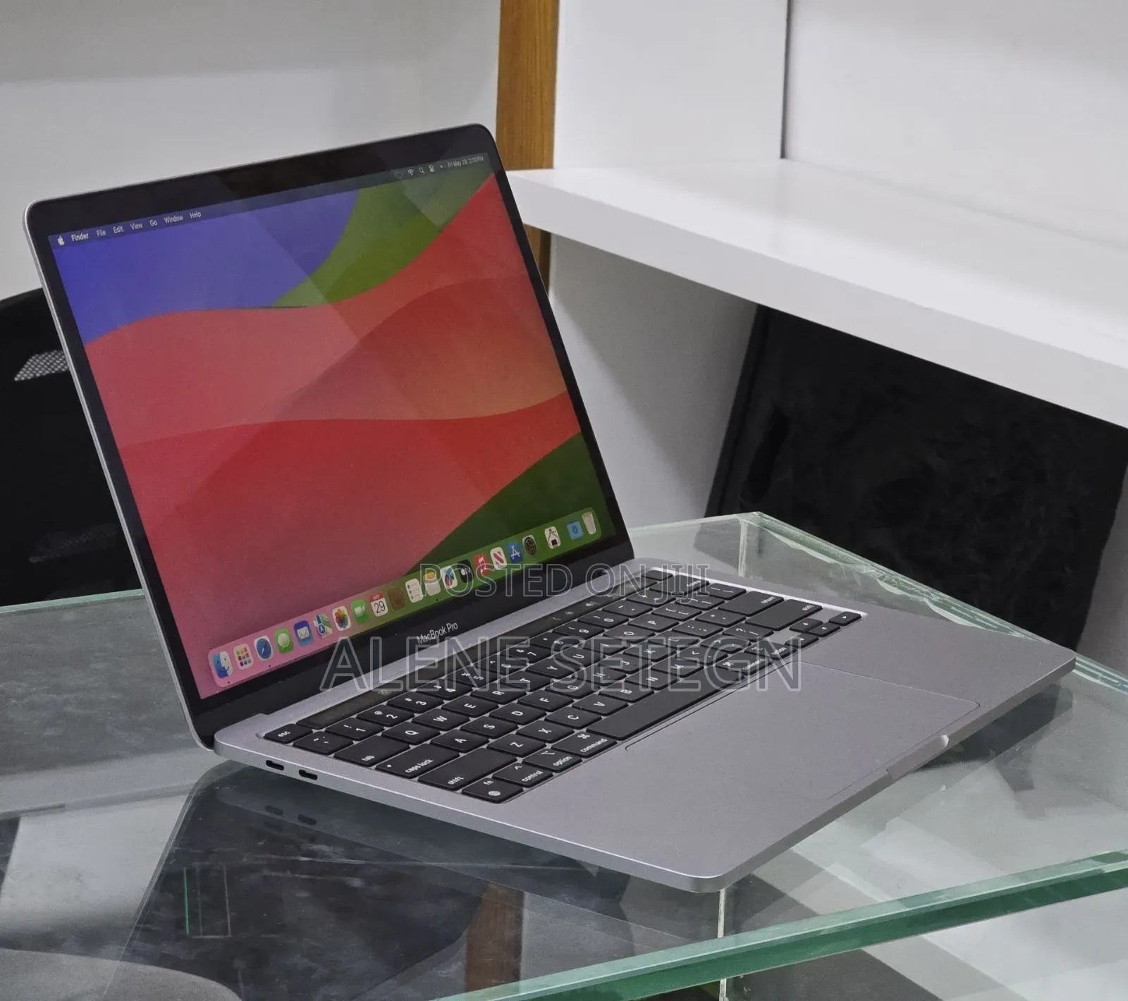 New Laptop Apple MacBook Pro 2020 M1 8GB Apple M1 Pro SSD 512GB