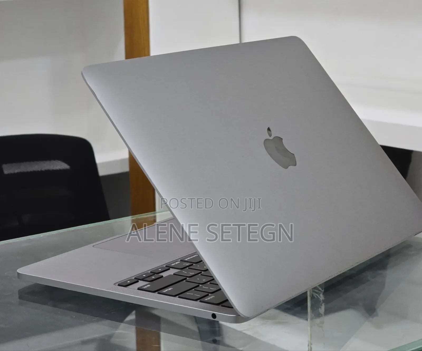New Laptop Apple MacBook Pro 2020 M1 8GB Apple M1 Pro SSD 512GB