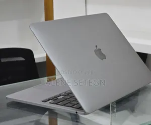 New Laptop Apple MacBook Pro 2020 M1 8GB Apple M1 Pro SSD 512GB