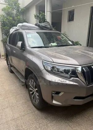 Toyota Land Cruiser Prado 2022 Gold