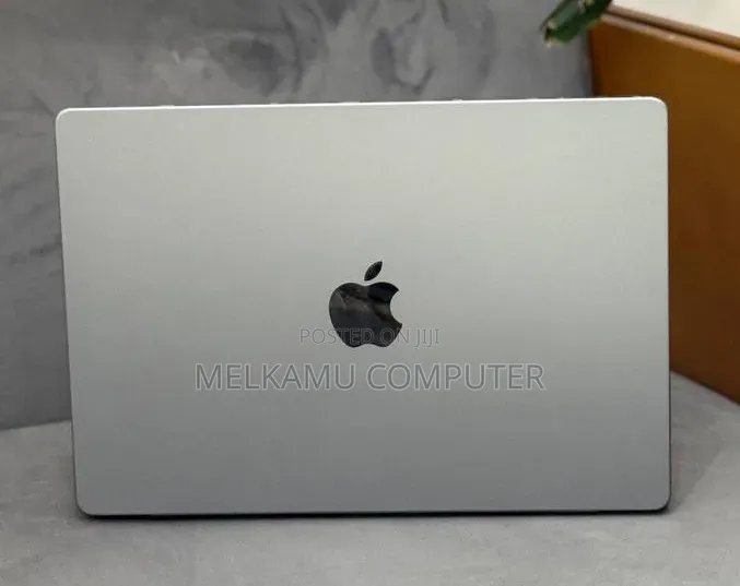 New Laptop Apple MacBook Pro 2021 M1 16GB Apple M1 SSD 1T
