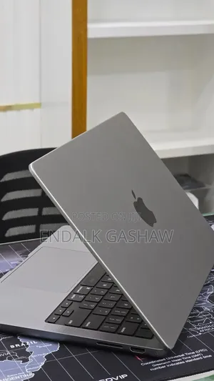 New Laptop Apple MacBook Pro 2023 M3 8GB Apple M3 SSD 512GB