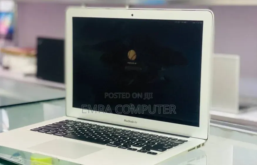 New Laptop Apple MacBook Pro 2017 8GB Apple M1 Max SSD 128GB