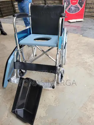 Toilet Wheelchair輝旮wheelchair With a Chrome Steel Frame𡺉雀commode Pot.
